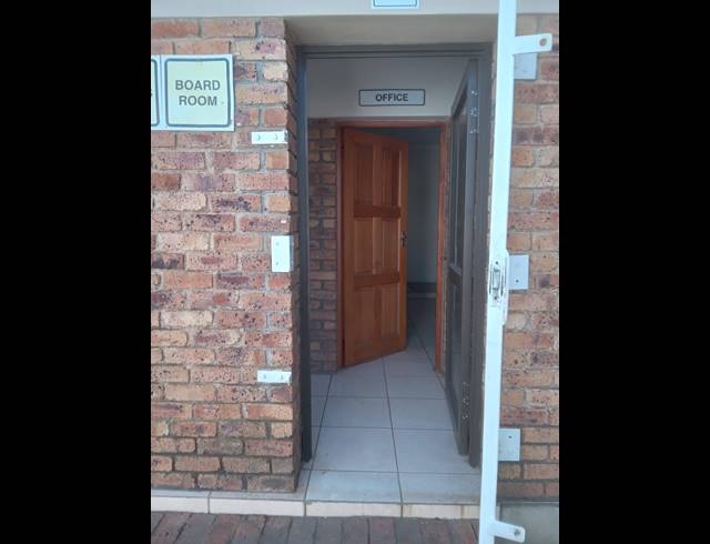 80M² BUILDING TO LET IN APEX